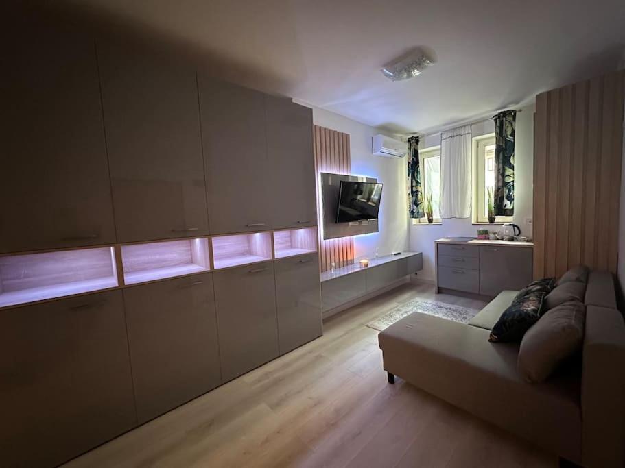 Cozy 1 Bedroom Apartment! Bucharest Exterior photo